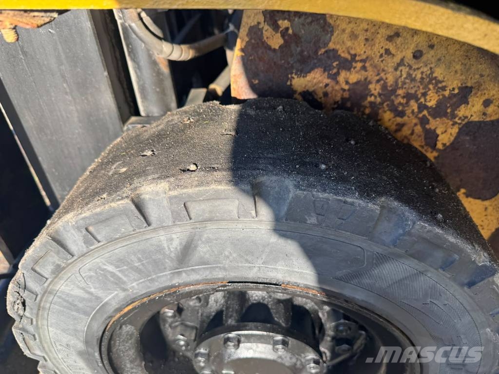CAT DP 25 N Dīzeļa autoiekrāvēji