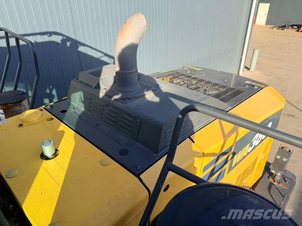 Komatsu WA380-8 Wielladers