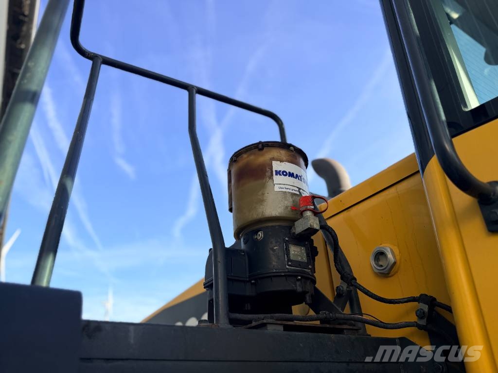 Komatsu WA380-8 Wielladers