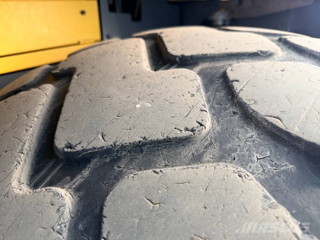 Komatsu WA380-8 Wielladers