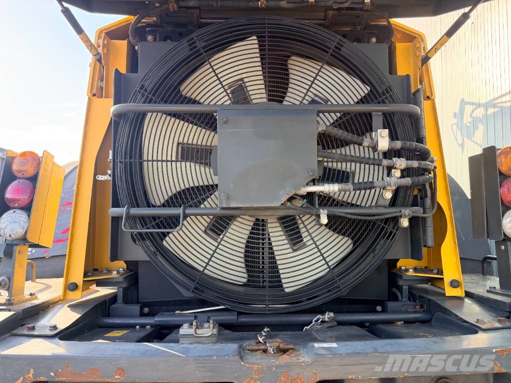 Komatsu WA380-8 Wielladers
