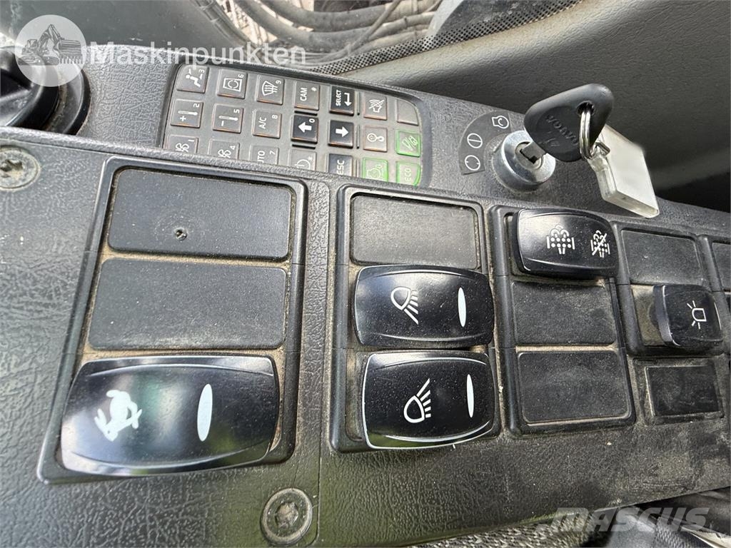 Volvo EC 250D Bagri goseničarji