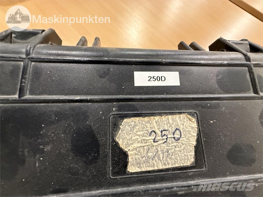 Volvo EC 250D Bagri goseničarji