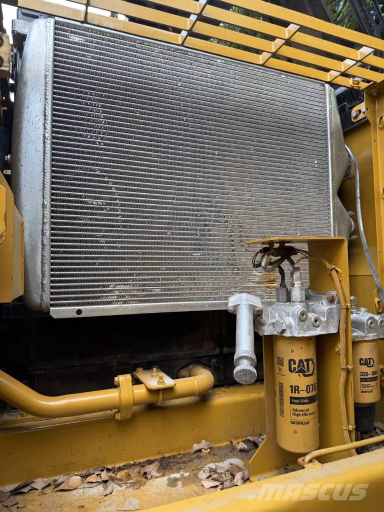 CAT 330D2L the largest‑scale supplier Lánctalpas kotrók