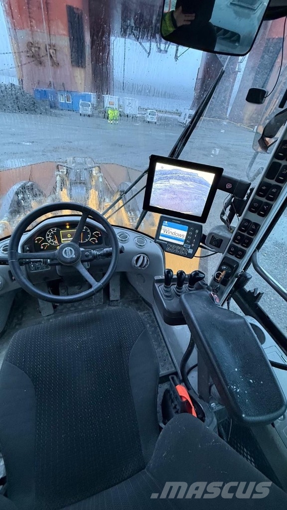 Volvo L 260 H Pale gommate