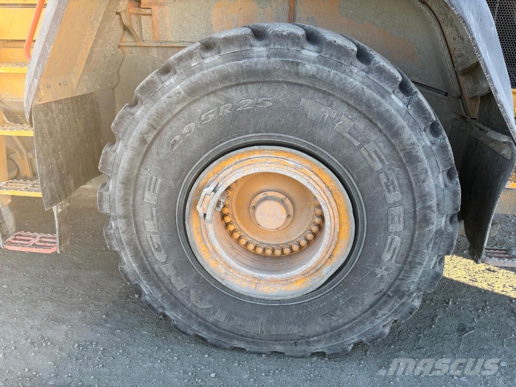 Volvo L 260 H Pale gommate