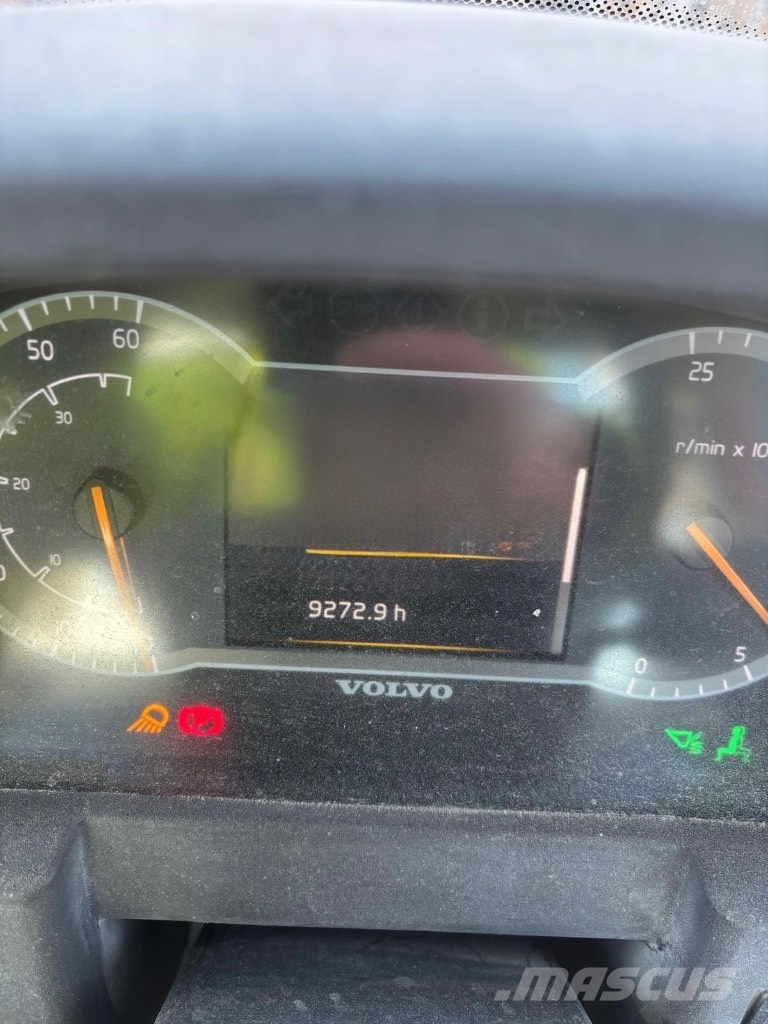 Volvo L 260 H Pale gommate