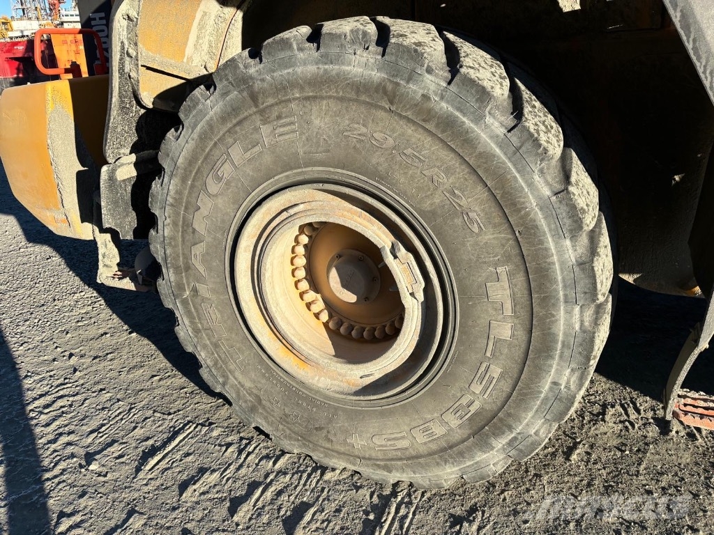 Volvo L 260 H Pale gommate