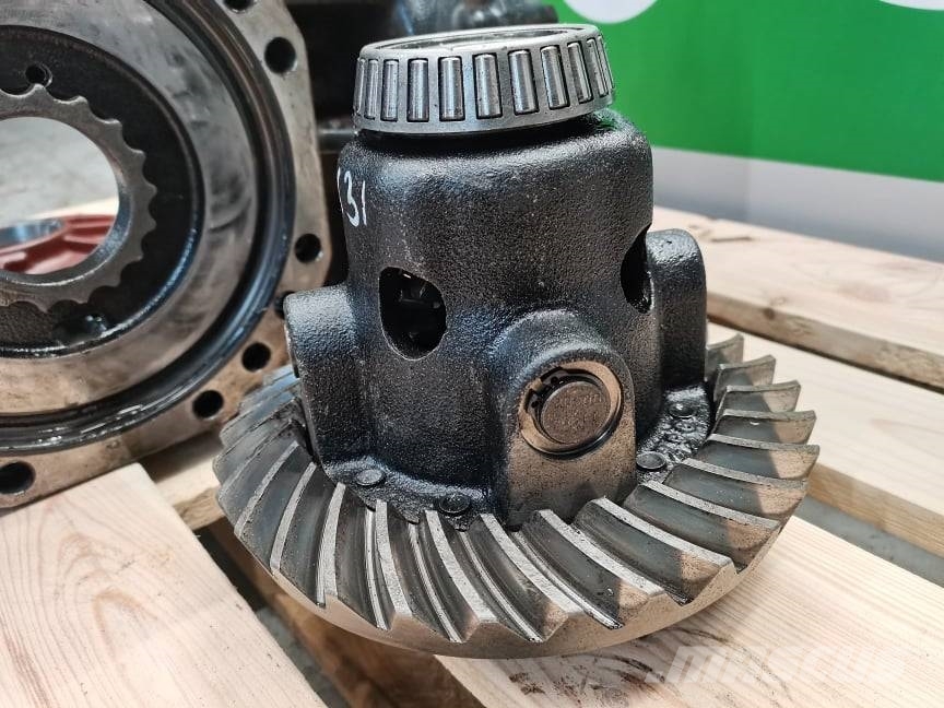 New Holland LM 445 11X31 Spicer front differential Осі