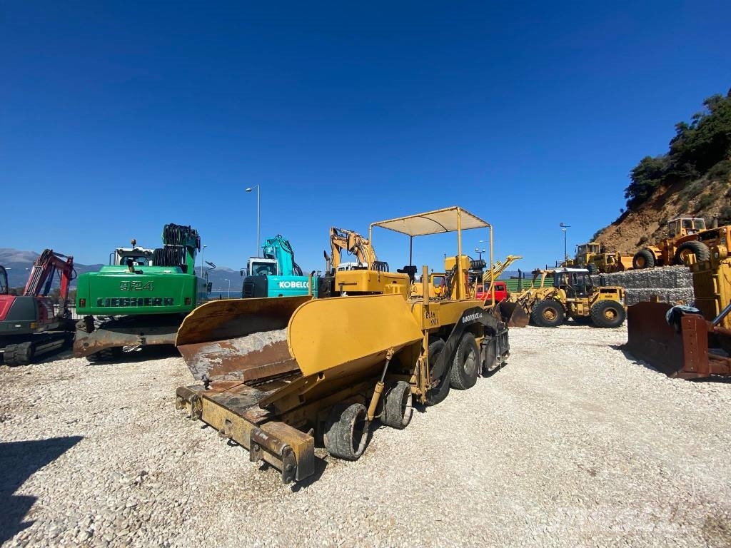 Blaw-Knox DF 90D Asphalt pavers