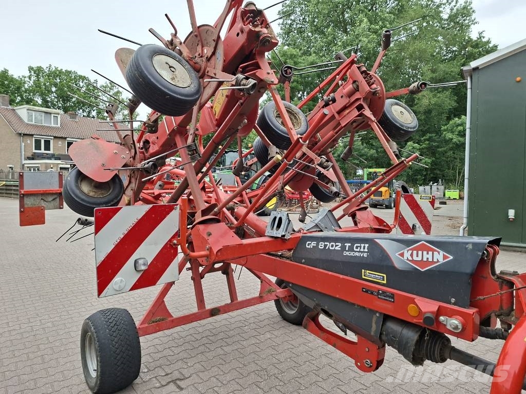 Kuhn schudder GF8702T 耙與翻草機