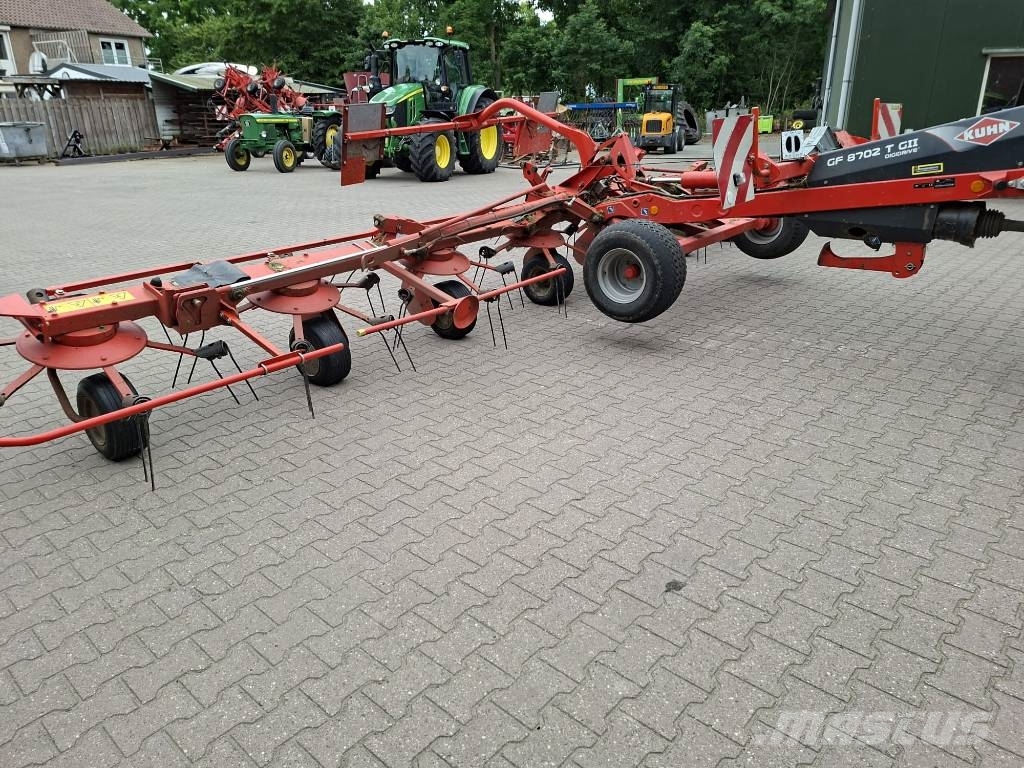 Kuhn schudder GF8702T 耙與翻草機