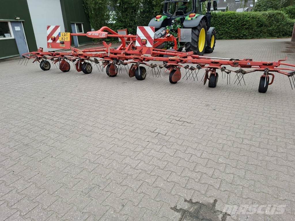 Kuhn schudder GF8702T 耙與翻草機