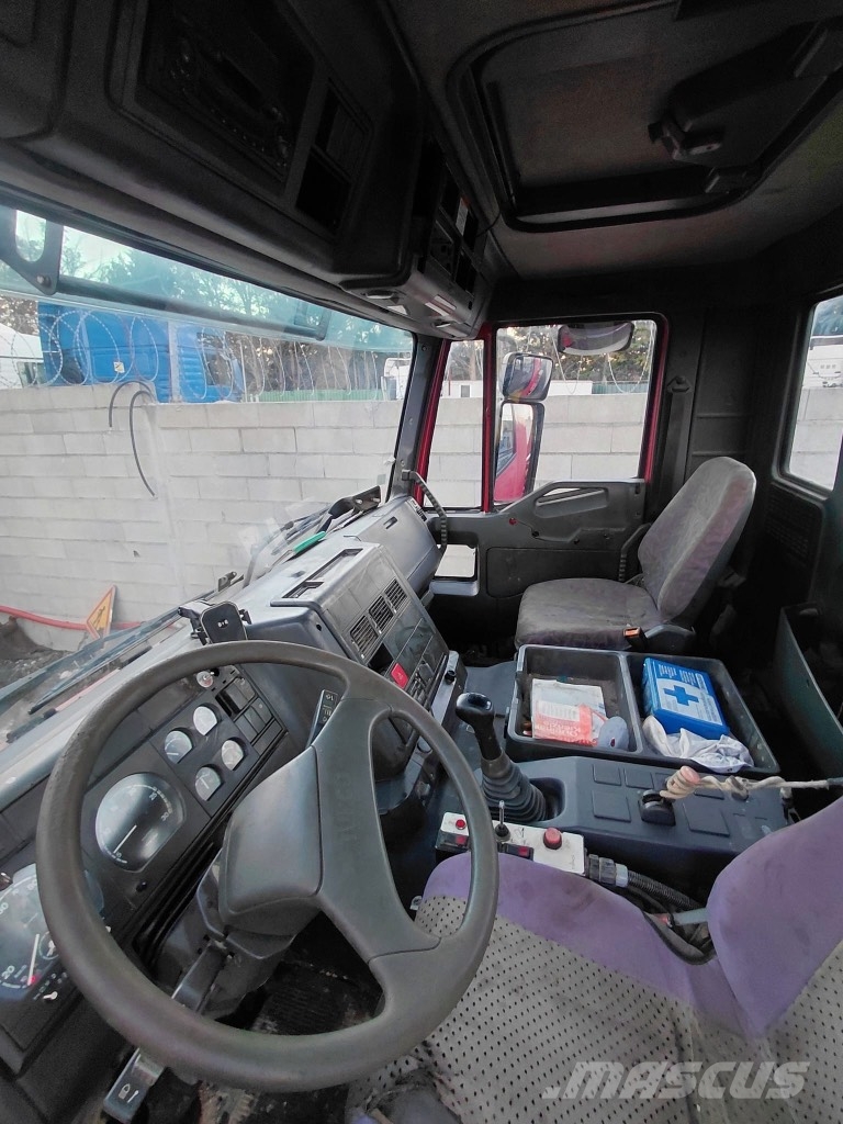 Iveco Eurotrakker 260 E30 شاحنات الرافعات الخطافية