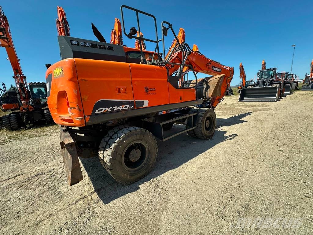 Doosan DX 140 W Wielgraafmachines