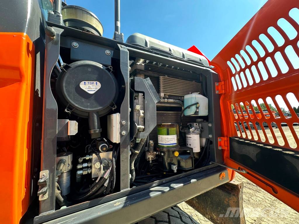 Doosan DX 140 W Wielgraafmachines