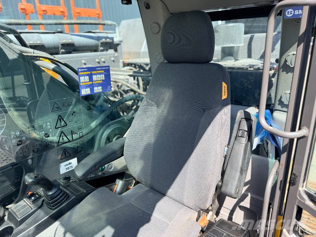 Volvo EC300E L Pelle sur chenilles