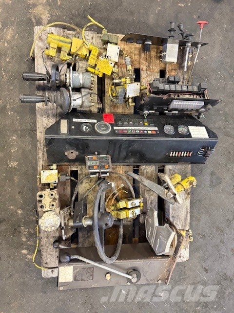 Atlas 1604 ZW USED CAB PARTS COMPLET Kabiinid