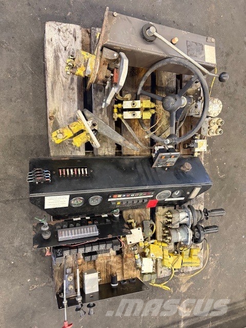 Atlas 1604 ZW USED CAB PARTS COMPLET Kabiinid