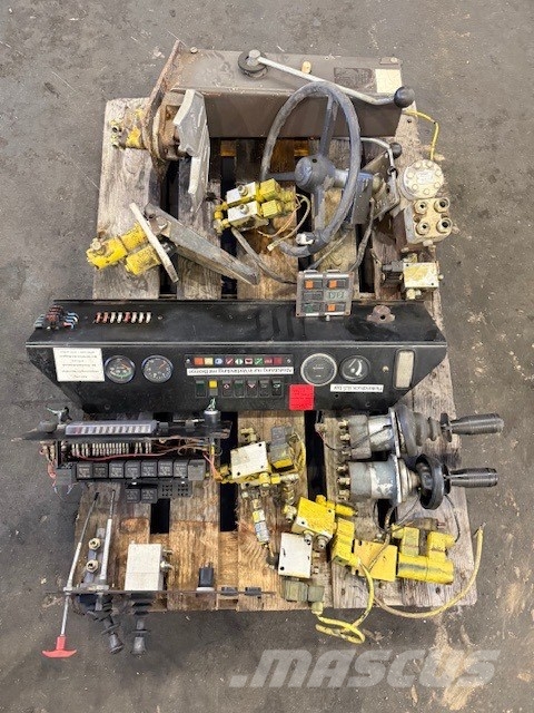 Atlas 1604 ZW USED CAB PARTS COMPLET Kabiinid