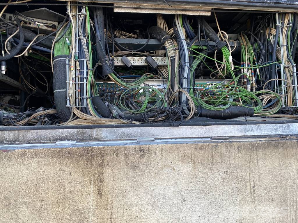 Leveques SR3319/MILLENIUM17 -Car Régie endommagé Gesloten opleggers