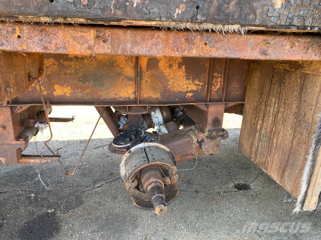Leveques SR3319/MILLENIUM17 -Car Régie endommagé Gesloten opleggers