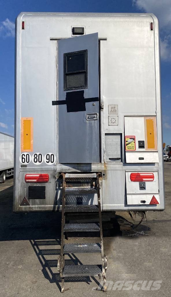 Leveques SR3319/MILLENIUM17 -Car Régie endommagé Gesloten opleggers
