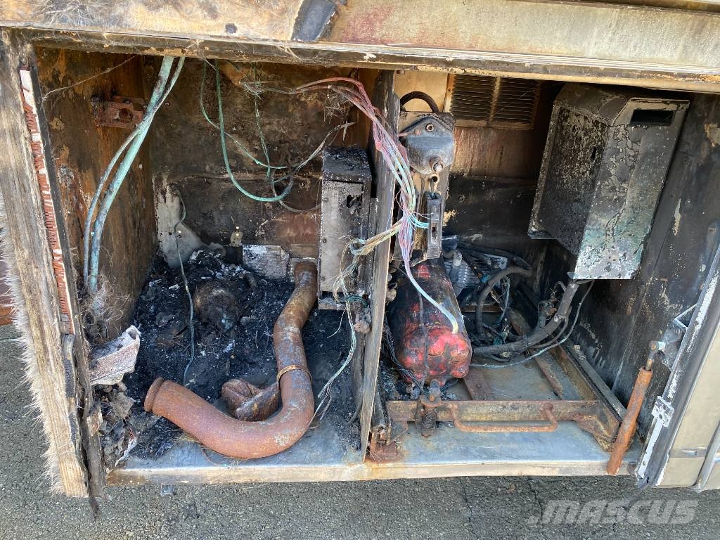 Leveques SR3319/MILLENIUM17 -Car Régie endommagé Gesloten opleggers