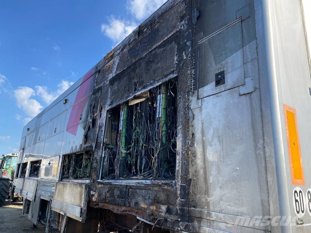 Leveques SR3319/MILLENIUM17 -Car Régie endommagé Gesloten opleggers