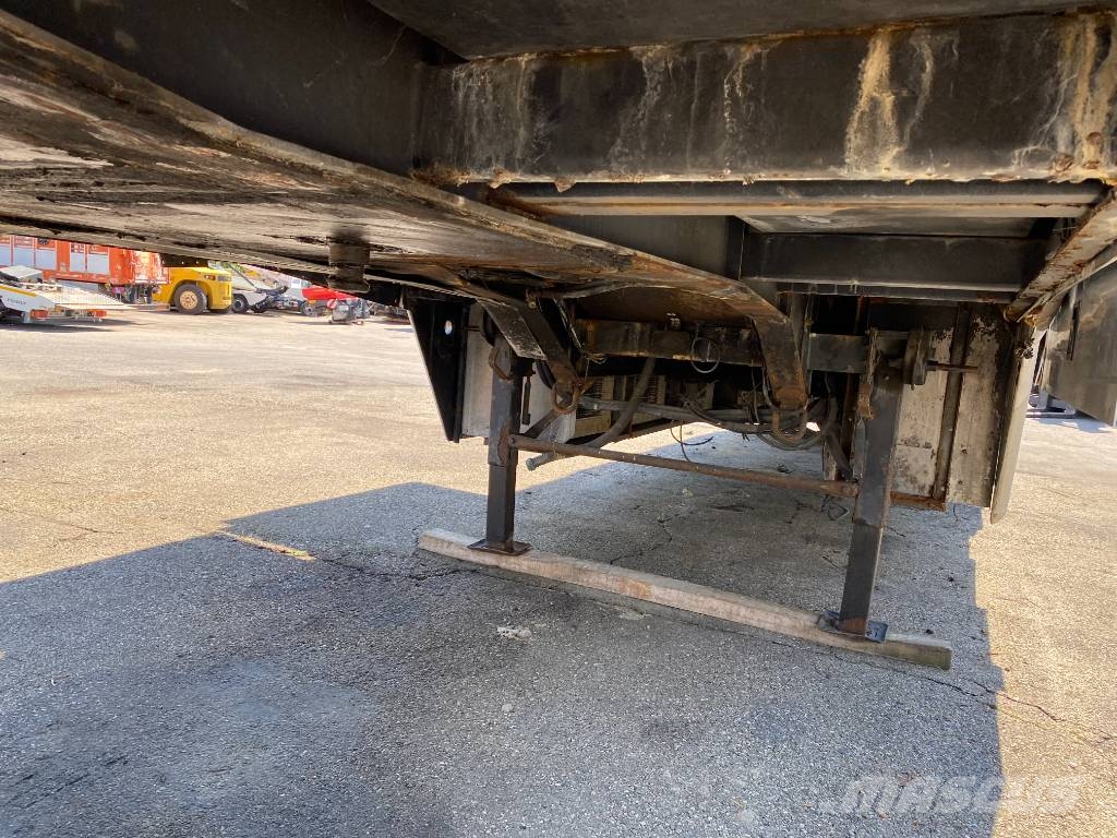 Leveques SR3319/MILLENIUM17 -Car Régie endommagé Gesloten opleggers