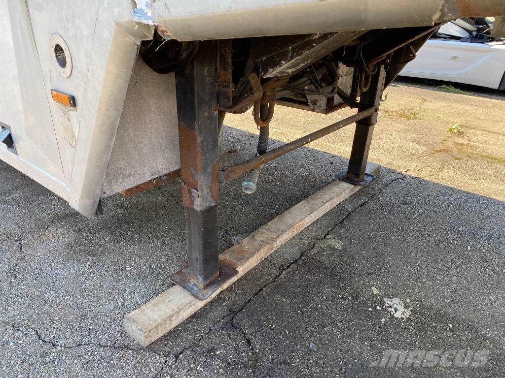 Leveques SR3319/MILLENIUM17 -Car Régie endommagé Gesloten opleggers