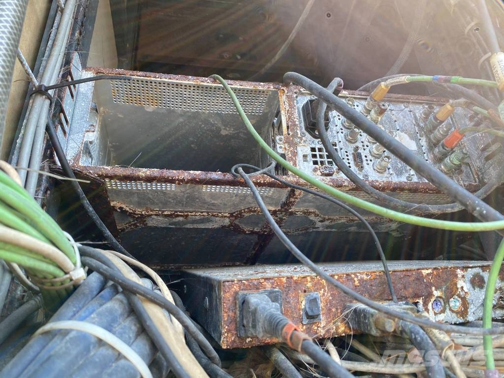 Leveques SR3319/MILLENIUM17 -Car Régie endommagé Gesloten opleggers
