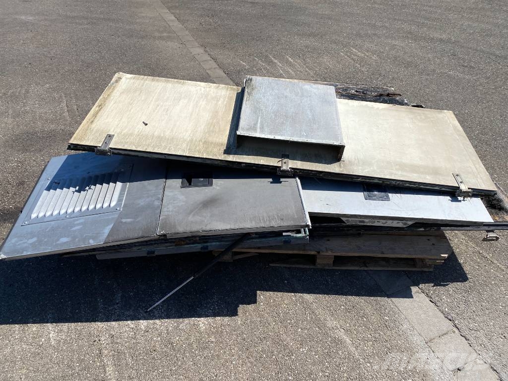 Leveques SR3319/MILLENIUM17 -Car Régie endommagé Gesloten opleggers