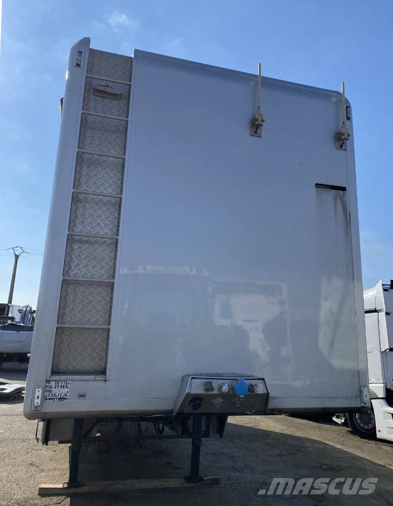Leveques SR3319/MILLENIUM17 -Car Régie endommagé Gesloten opleggers