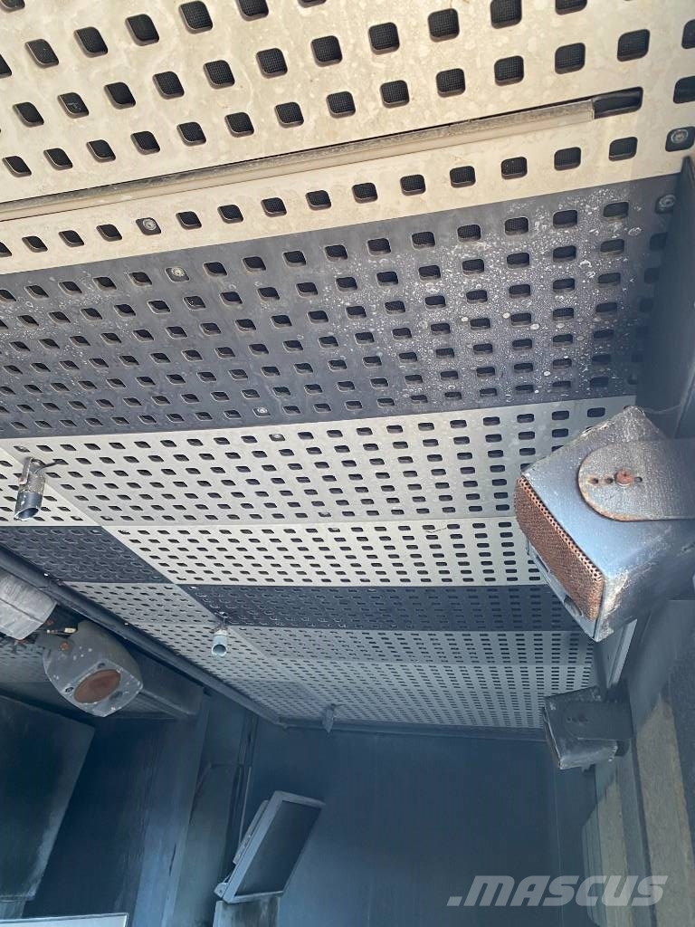 Leveques SR3319/MILLENIUM17 -Car Régie endommagé Gesloten opleggers