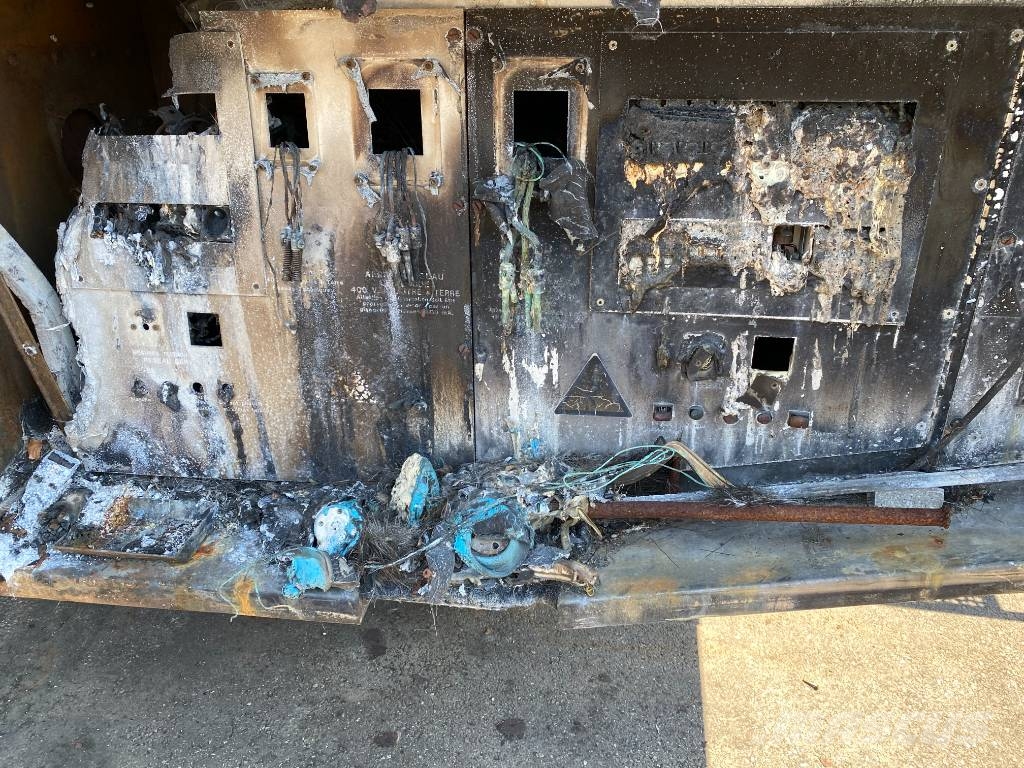 Leveques SR3319/MILLENIUM17 -Car Régie endommagé Gesloten opleggers