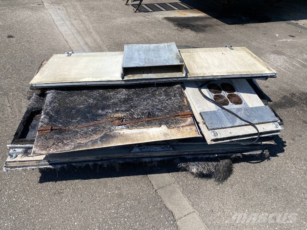 Leveques SR3319/MILLENIUM17 -Car Régie endommagé Gesloten opleggers