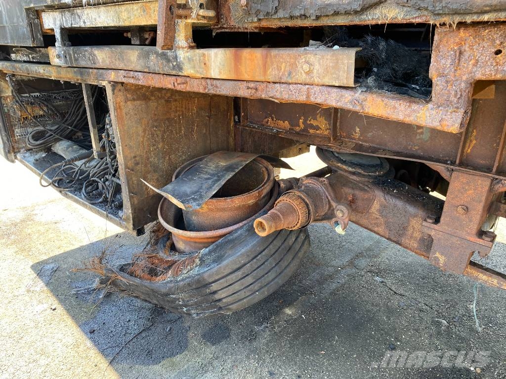 Leveques SR3319/MILLENIUM17 -Car Régie endommagé Gesloten opleggers