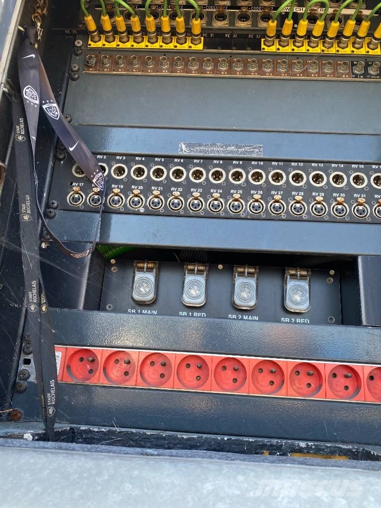 Leveques SR3319/MILLENIUM17 -Car Régie endommagé Gesloten opleggers