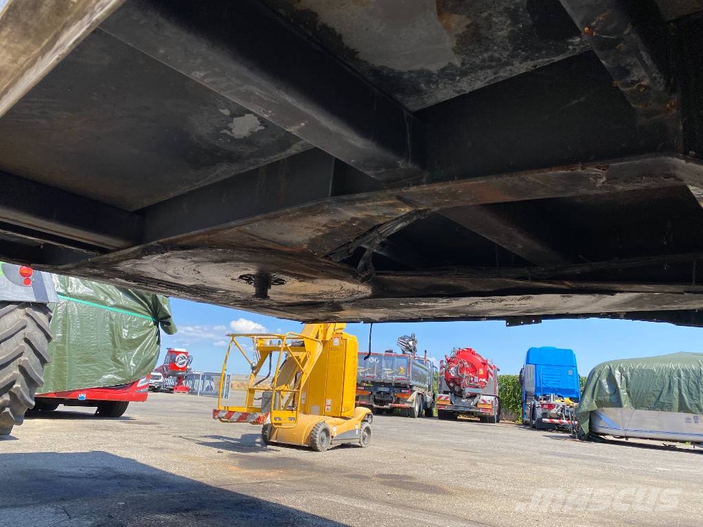 Leveques SR3319/MILLENIUM17 -Car Régie endommagé Gesloten opleggers