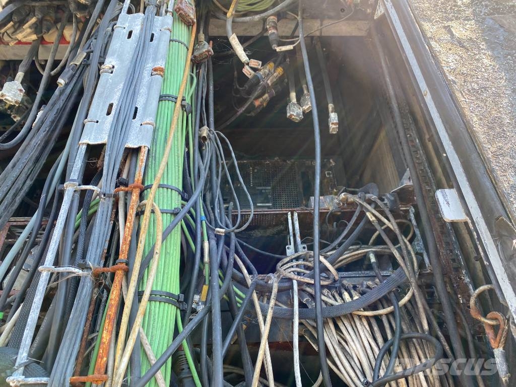 Leveques SR3319/MILLENIUM17 -Car Régie endommagé Gesloten opleggers