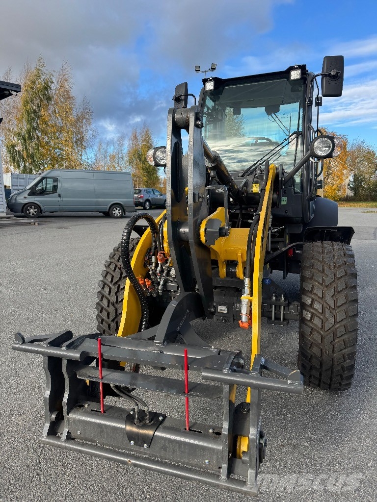 New Holland W 80D Pale gommate