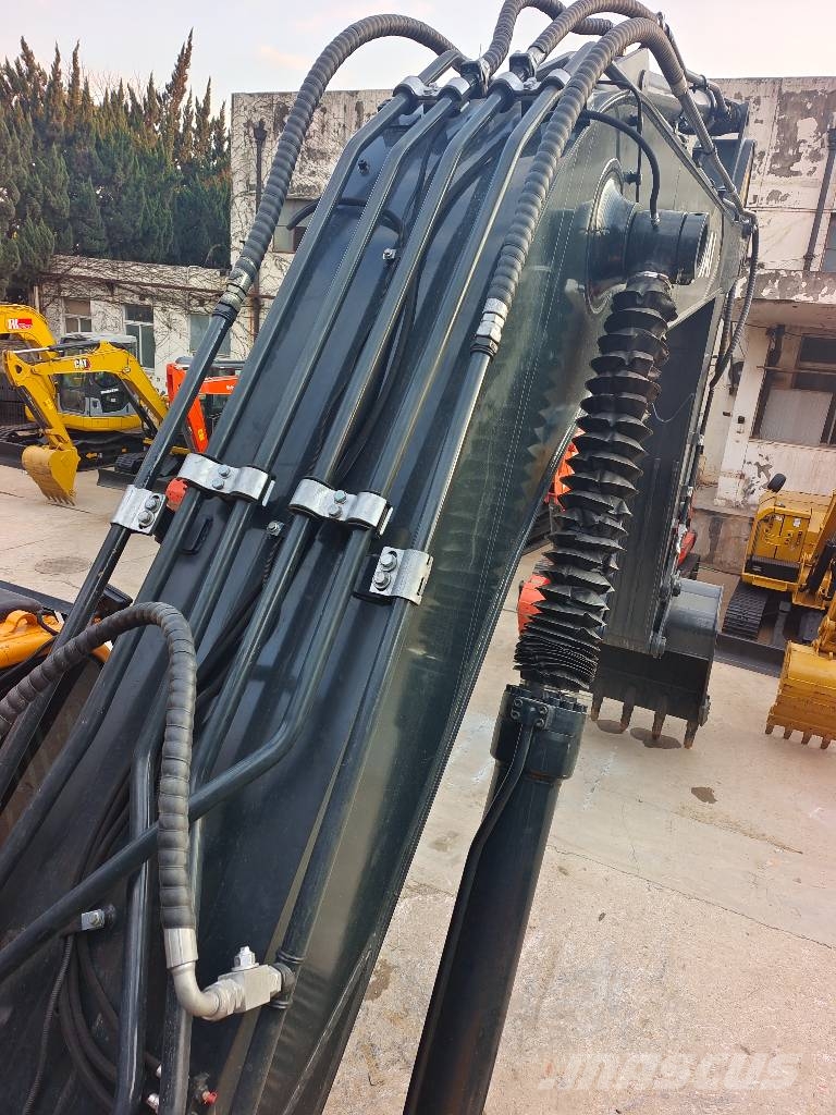 Hyundai 305LC-9T 3000 units excavators in stock Raupenbagger