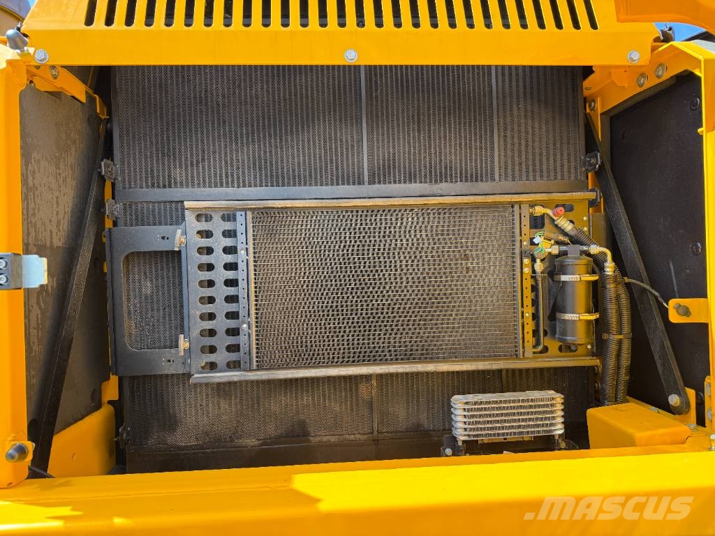 JCB JS385LC - BRAND NEW / Hammer Lines Rupsgraafmachines