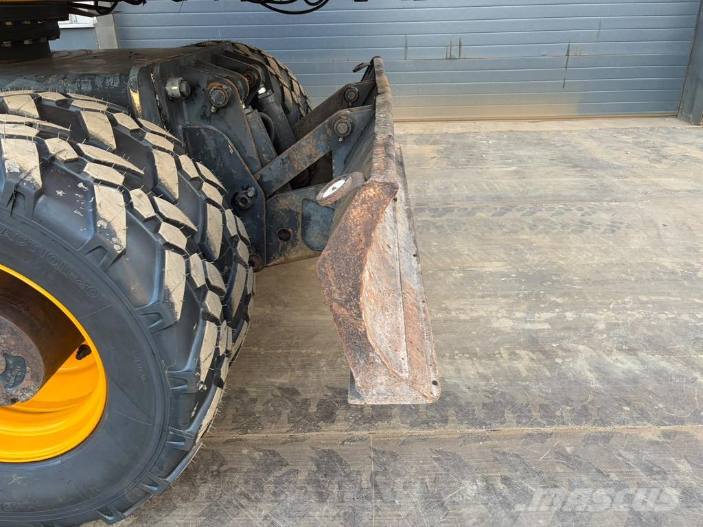 JCB JS175W Колёсные экскаваторы