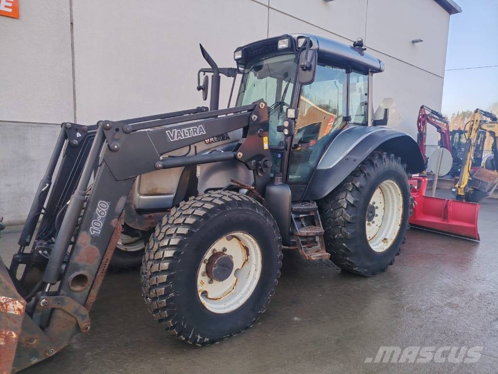 Valtra C 120 الجرارات