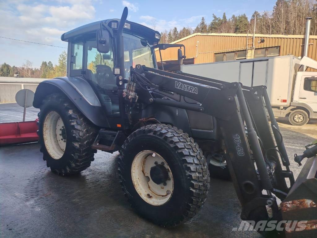 Valtra C 120 الجرارات
