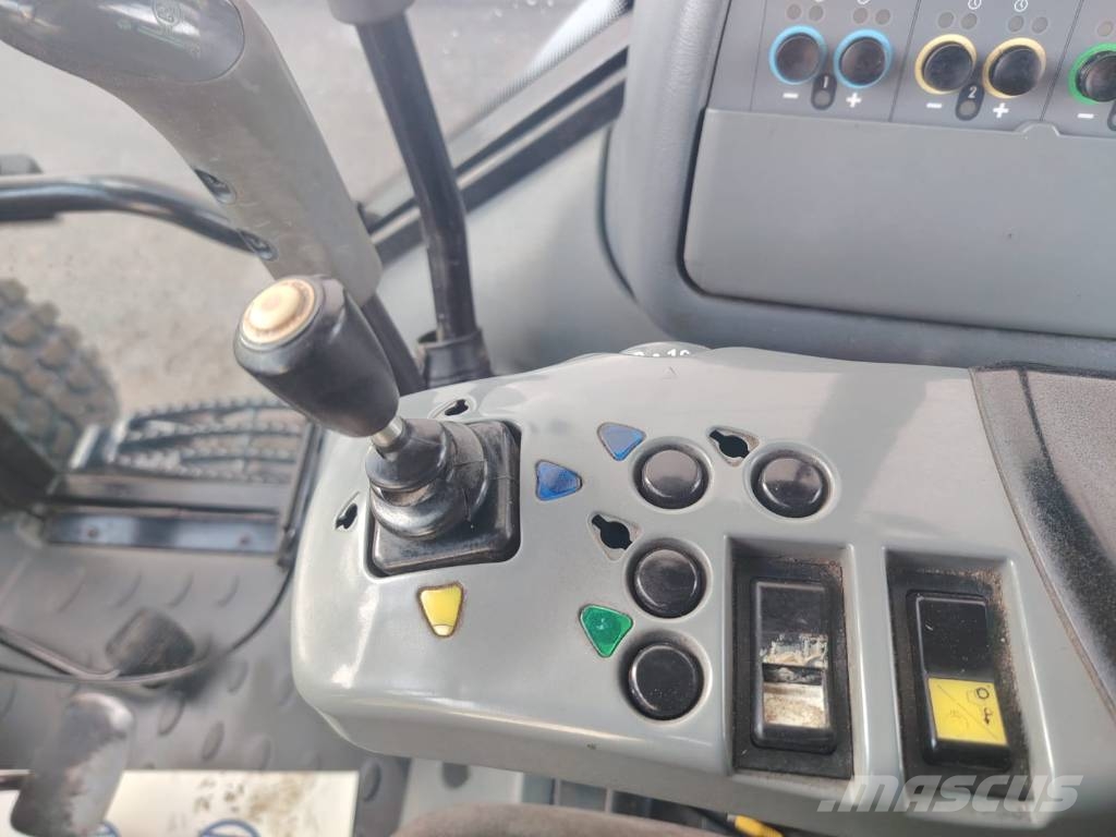 Valtra C 120 الجرارات