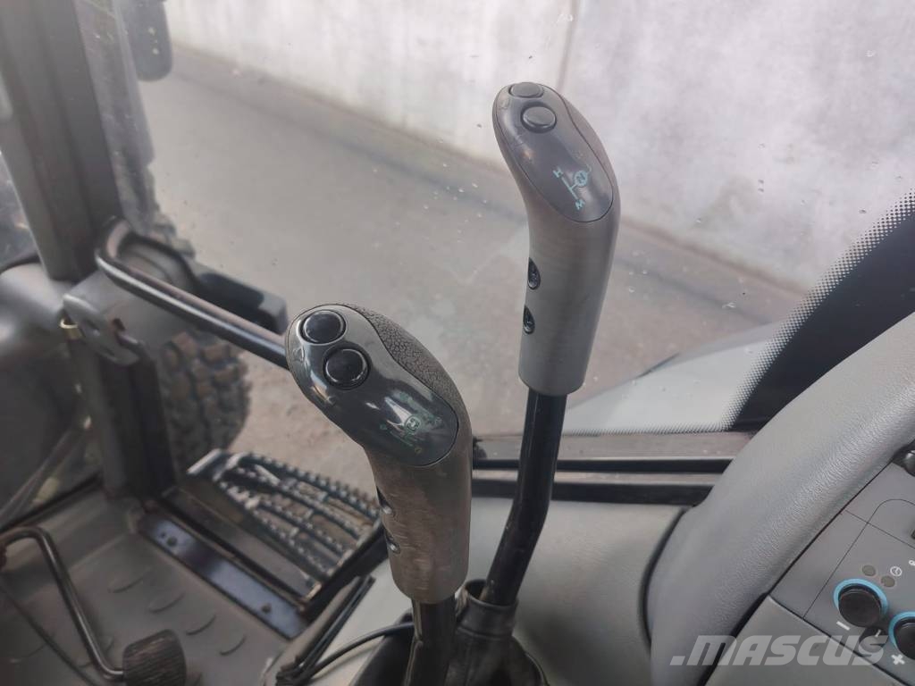 Valtra C 120 الجرارات