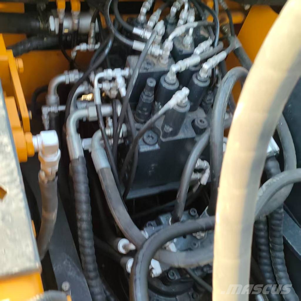 Hyundai 150-9S Гусеничні екскаватори